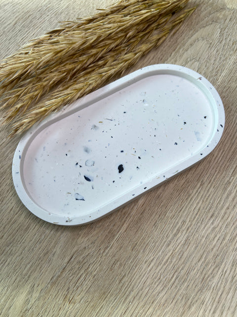 Ovalt fat (hvit base, skjell fra Giske)