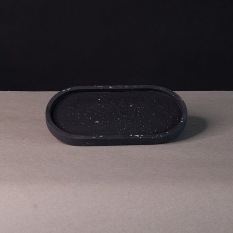 Ovalt fat (sort base, skjell fra Giske)
